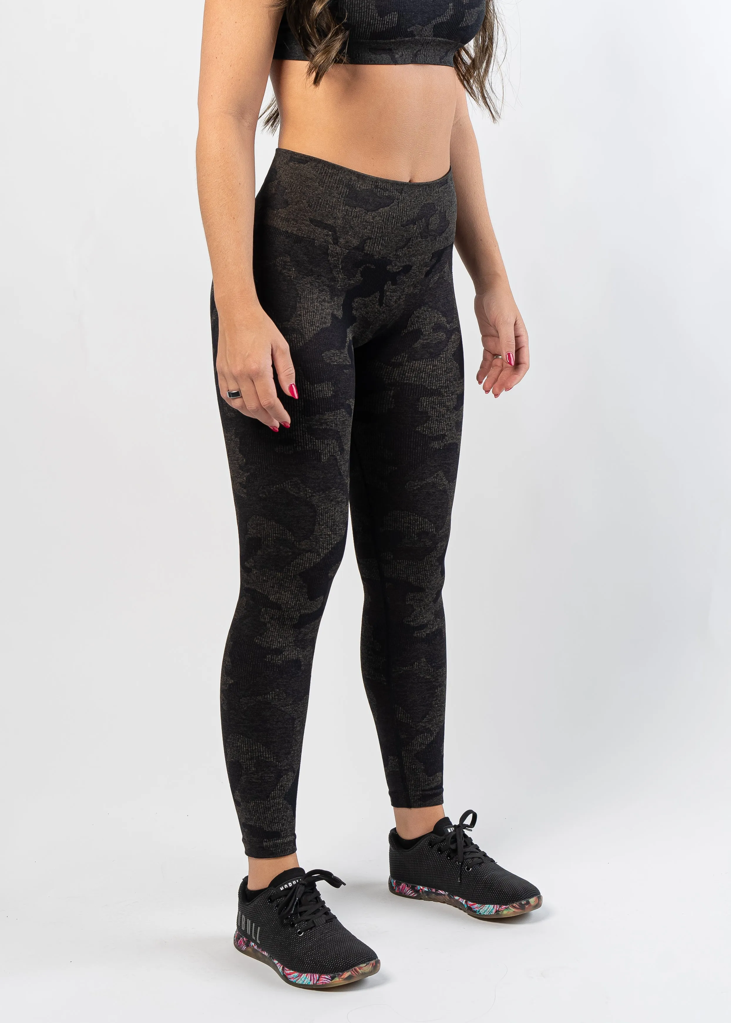 Seamless Leggings With Scrunch | Black Camo