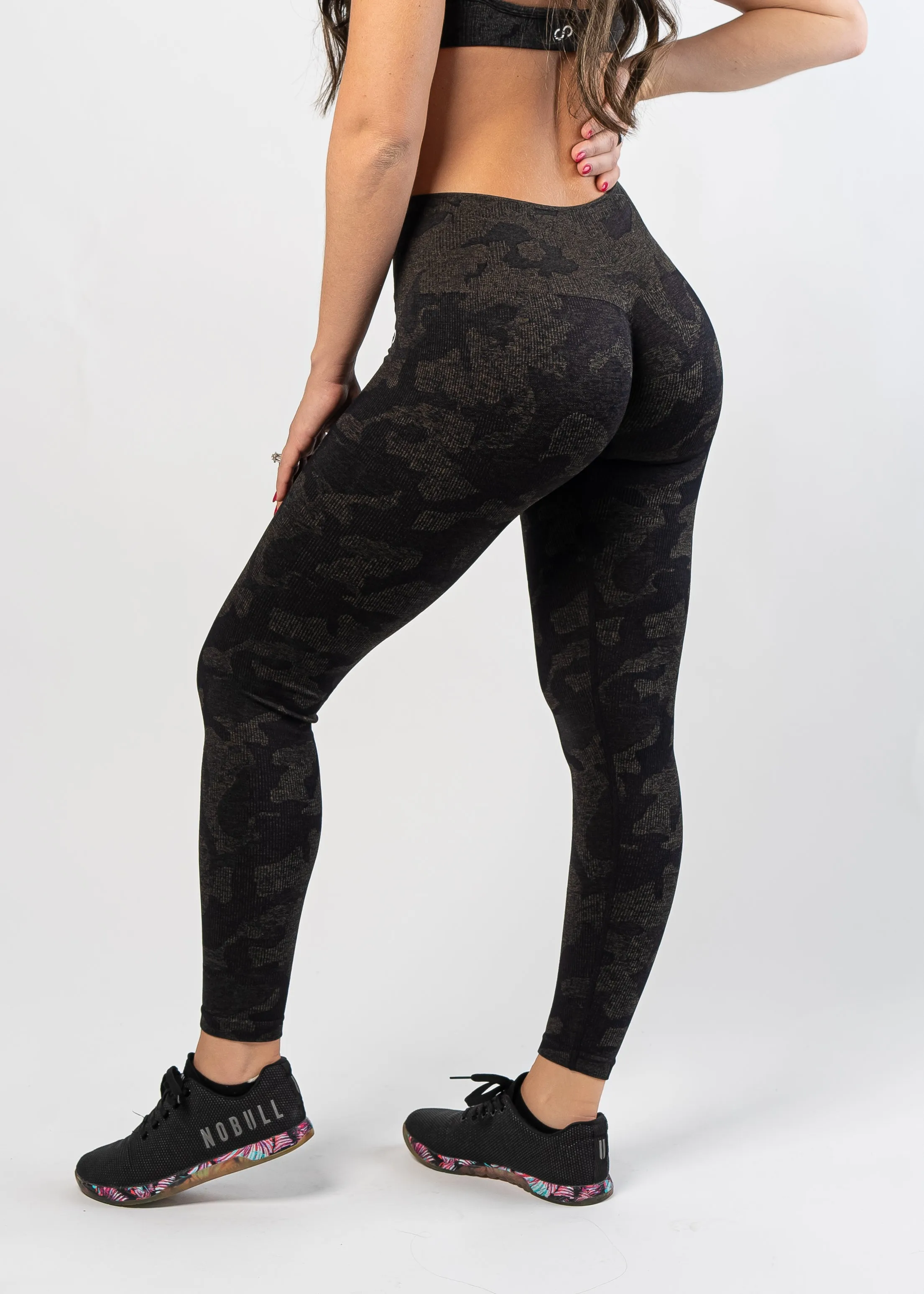 Seamless Leggings With Scrunch | Black Camo